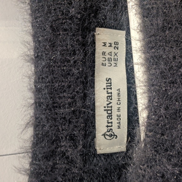 Gray fuzzy crew neck sweater - Picture 2 of 4